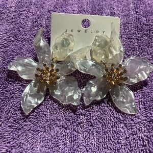 Jewelry Floral Drop Earrings - Pearl White Statement Earrings